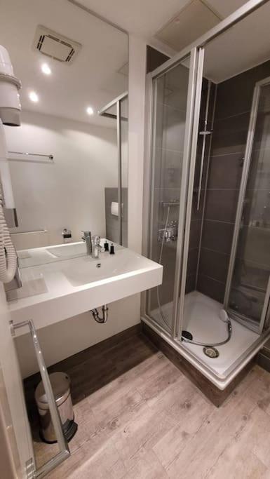 Nice Apartment in modern Center of Düsseldorf Bagian luar foto