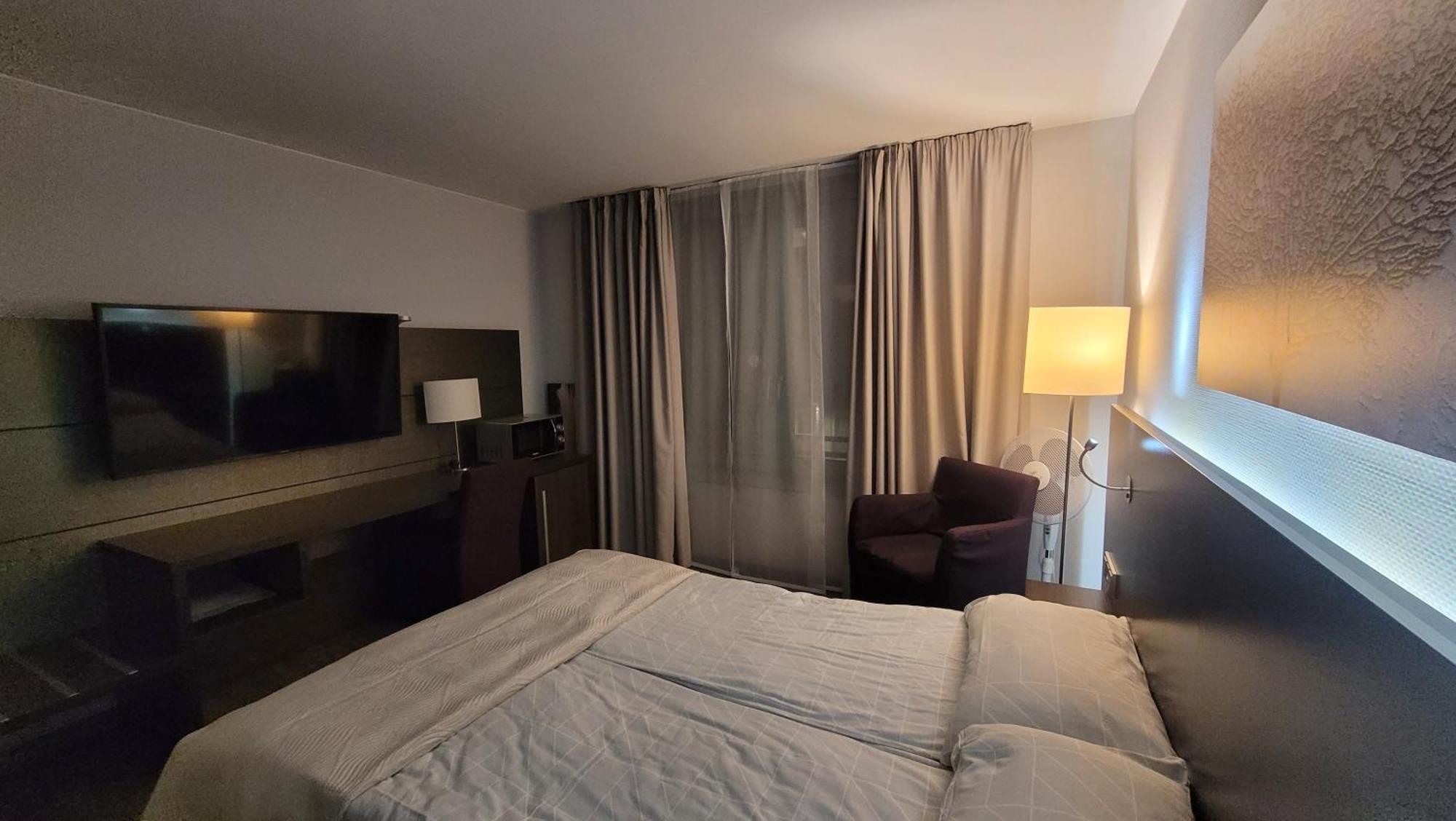 Nice Apartment in modern Center of Düsseldorf Bagian luar foto